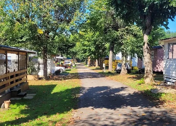 Les Vignes مكان تخييم *